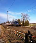 101 025 schiebt den IC1282 Innsbruck-München, Happing bei Rosenheim, 15.02.2014