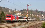 Ein regelrechter Klassiker an der Gäubahn ist die Fotostelle im ehemaligen Horber Güterbahnhof. Am 29. März 2014 war ich ebenfalls dort, um diese Aufnahme von IC 185 (Stuttgart Hbf - Zürich HB) anzufertigen. Passenderweise übernahm die für Bahnreisen in die Schweiz werbende 101 029-7 die Traktion.