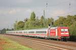 101 118 schiebt am 6.10.13 einen IC durch Düsseldorf-Amgermund.