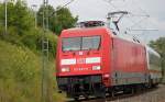 101 047-9 Sicherheit im Blick mit IC 2377 von Ostseebad Binz nach Frankfurt(Main)Hbf bei der Einfahrt im Rostocker Hbf.21.06.2015