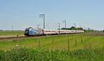 101 060-2 fuhr am 05.06.2015 mit einem IC von Köln nach Emden, hier bei Petkum.
