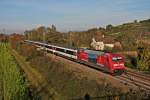 101 006-5  Bern-Berner Oberland himmlisCH  am 30.10.2014 mit dem EC 9 (Hamburg Altona - Zürich HB) bei Müllheim (Baden) und fuhr gen Basel.