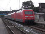 Am 08.Juni 2017 bekam der IC 2424 Berlin Südkreuz-Binz ab Stralsund Verstärkung durch eine zweite 101.Neben der eigentlichen Zuglok 101 075 wurde die 101 011 mitangehängt.Aufnahme beim