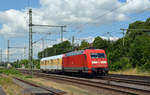 101 040 führte am 27.06.18 einen Bahndienstwagen durch Niederndodeleben Richtung Magdeburg.