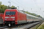 Abgestellter IC mit der Lok 101 045 am Bahnsteig 3 in Binz.