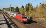 101 041 rollt mit dem IC 245 aus Bad Bentheim am 20.10.18 durch Berlin-Staaken Richtung Spandau.