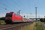 Am Nachmittag des 05.07.2017 bespannte 101 139-4 den EC 206 (Zürich HB - Frankfurt (Main) Hbf), als sie bei Müllheim (Baden) in Richtung Freiburg (Breisgau).