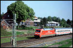 101079 mit Nett hier Reklame ist hier auf der Rollbahn in Lengerich am 7.5.2002 mit einem IC in Richtung Norden unterwegs.