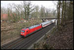 DB 101141-0 ist hier mit einem Intercity auf der Rollbahn am Ortsrand von Hasbergen um 11.16 Uhr in Richtung Ruhrgebiet unterwegs.