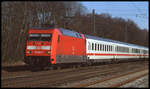 DB 101129-5 fährt hier am 22.3.2003 mit einem Intercity Richtung Münster durch den Bahnhof Natrup-Hagen.