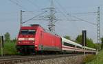 28.04.2011, Viel Strom am Umspannwerk Redwitz: ICE 915 Berlin - München, gezogen von der Lokomotive 101 130 auf der Fahrt in Richtung Lichtenfels.