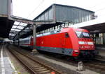 101 012-3 stand am 06.04.19 mit ihrem IC2206 nach Norddeich Mole im Duisburger Hauptbahnhof auf Gleis 12.
