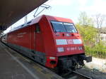 101 066-9 stand am 14.04.19 im Duisburger Hauptbahnhof, mit ihrem IC2312 nach Hamburg-Altona, auf Gleis 13.