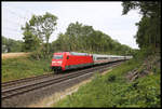101052-9 ist hier am 5.7.2019 um 12.45 Uhr mit ihrem IC am Ortsrand von Hasbergen auf der Rollbahn nach Stuttgart unterwegs.
