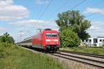 Am Nachmittag des 29.05.2020 fuhr 101 049-5 mit dem EC 9 (Hamburg Altona - Zürich HB) durchs Industriegebiet von Buggingen über die Rheintalbahn in Richtung Müllheim (Baden).