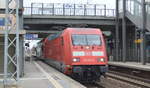 DB Fernverkehr AG [D] mit  101 124-6  [NVR-Nummer: 91 80 6101 124-6 D-DB] mit PbZ (zwei DB Regio Doppelstockwagen am Haken) am 07.04.21 Durchfahrt Bf.