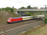 DB 101 085-9 mit drei Messwagen Richtung Weimar, am 01.09.2021 in Erfurt-Linderbach.
