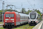 Mitte Mai 2021 entstand dieses Bild von zwei IC´s am Hauptbahnhof in Neustrelitz, zum einem der 4110 116 und ein klassischer IC gezogen von 101 103-0 (und 101 071-9 hinten dran).