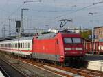 101 088 erreicht schiebend mit IC nach Norddeich=Mole den Bahnhof Rheine, 14.10.19
