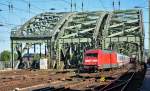 Hohenzollernbrücke Köln mit einfahrendem IC mit 101 030-5 - 10.10.2010