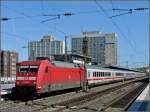 Die 101 081-8 verlässt am 02.04.2011 mit dem IC 2011  Loreley  nach Stuttgart den Hauptbahnhof von Essen.