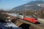 Im Stadtgebiet von Bruck/Mur zieht die 101 077 den IC719 am 8.03.2013 und wird bald in das Schleifengleis Richtung Graz abzweigen.