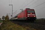 Am 22.11.2013 bespannte 101 101-4 den EC 9 (Hamburg-Altona - Chur HB), als sie mit 160 km/h durch Müllheim (Baden) gen Katzenbergtunnel fuhr.