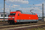 DB Lok 101 127-9 wird auf ein Nebengleis beim badischen Bahnhof gestellt. Die Aufnahme stammt vom 14.07.2020.