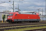 DB Lok 101 053-7 steht auf einem Nebengleis beim badischen Bahnhof. Die Aufnahme stammt vom 18.08.2021.