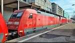 101 022-2 wird in einem PbZ mitgeschleppt. Gesehen in Stuttgart Hbf auf Gleis 1.

🧰 DB Fernverkehr
🚝 PbZ 2461 Frankfurt(Main)Hbf–München-Pasing Bbf
🕓 29.7.2022 | 8:51 Uhr