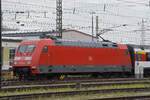 DB Lok 101 104-8 verlässt am 29.07.2022 den badischen Bahnhof.