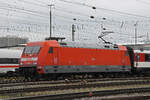 DB Lok 101 028-9 verlässt am 23.03.2023 den badischen Bahnhof.