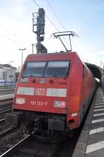 BONN, 08.01.2014, 101 133-7 hinter dem IC 2004 nach Emden Hbf im Hauptbahnhof Bonn