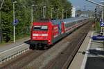 Zwanzig Minuten nach Ankunft der 101 029-7 mit dem in Emden gestarteten IC 2005 ‘BODENSEE' in Konstanz, befindet sich die für die Schweiz werbende Lok als Leerzug auf der Fahrt von Konstanz nach
