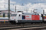 DB Lok 101 063-6 verlässt den badischen Bahnhof.