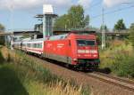 Ohne störende Fotowolke präsentierte sich 101 020-6 mit IC 2239 von Warnemünde nach Leipzig Hbf im Haltepunkt Rostock-Marienehe.28.08.2015