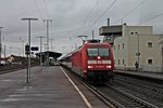 101 063-6 mit dem EC 9 (Hamburg Altona - Zürich HB) am 17.01.2015 bei der Durchfahrt in Müllheim (Baden).