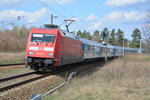 Am 08.04.2016 zieht diese BR 101 (101 027-1) den EuroCity 175 in Richtung Prag.