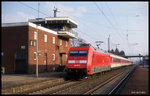 101037 fährt am 25.1.1998 mit einem Intercity in Richtung Münster um 12.44 Uhr durch den Bahnhof Hasbergen.