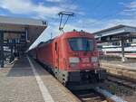 Am 03.10.2023 bespannte die DB 102 003 den RE 4014 aus München Hbf und steht hier im Zielbahnhof Nürnberg Hbf.