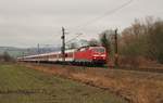 120 155-7 brachte am 07.03.17 wieder Schlafwagen nach Mukran. Hier ist der Zug in Remschütz zu sehen.