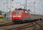 120 144-1 mit IC 2301(Warnemünde-München)bei der Ausfahrt in Warnemünde.12.03.2017 