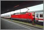 120 134 steht mit dem InterCity 1943 von Kln nach Berlin-Sdkreuz im Bahnhof Hamm (Westf) und wartet auf die Weiterfahrt.