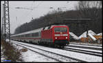120144 kommt hier am 9.12.2017 um 11.46 Uhr mit dem IC 2217 nach Stuttgart durch den Bahnhof Natrup Hagen.