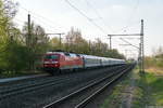 120 120-1 mit dem IC 2071 von Hamburg-Altona nach Berlin Südkreuz in Friesack. 17.04.2018