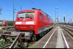 120 127-6 ist auf einem Stumpfgleis in Karlsruhe Hbf abgestellt.
[8.7.2018 | 14:59 Uhr]