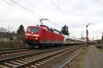 DB Fernverkehr 120 127-6 mit einen ICE3 im Schlepp in Hanau Hbf Südeinfahrt am 03.02.19.