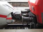 Im Detailbild bei der Abschleppung: BR120-120 1 mit ICE3 angekuppelt in Stuttgart Hbf (Aufnahme 22.