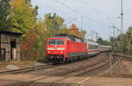 Am 06.10.2012 erreicht 120 138 mit IC Nürnberg-Karlsruhe den Bahnhof Crailsheim. 