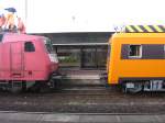 Begegnungen.....120 149 und 708 331 am 28.06.2007 in Duisburg Hbf. Diese Aufnahme entstand nur da die 120 149 einen kaputten Pantho hatte.